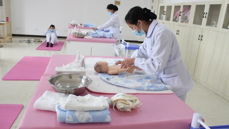 月嫂服务：新手爸妈的贴心助手，了解职责与内容是关键